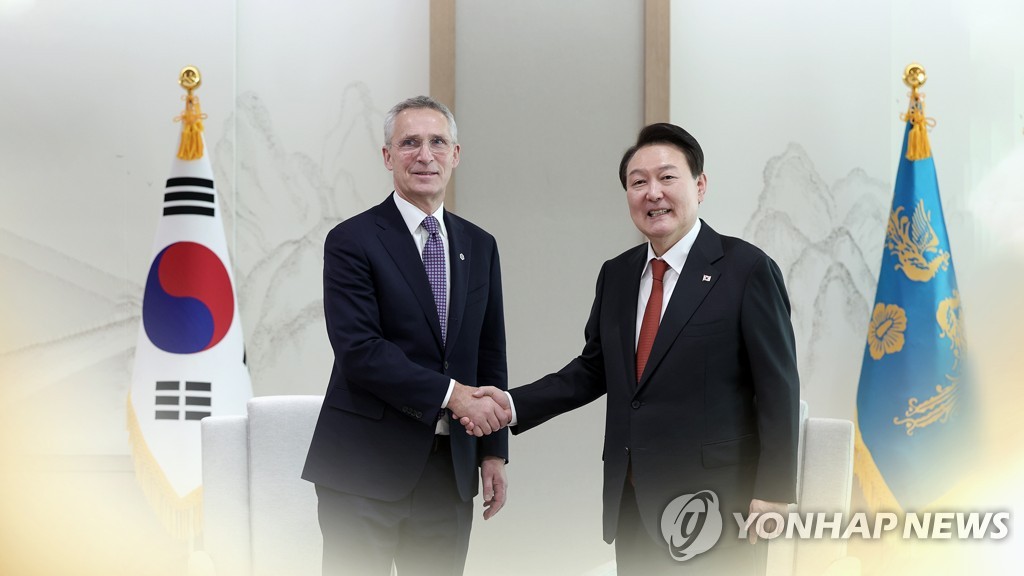 윤대통령, 나토 총장에 "우크라 위해 가능한 역할 다할 것" (CG)