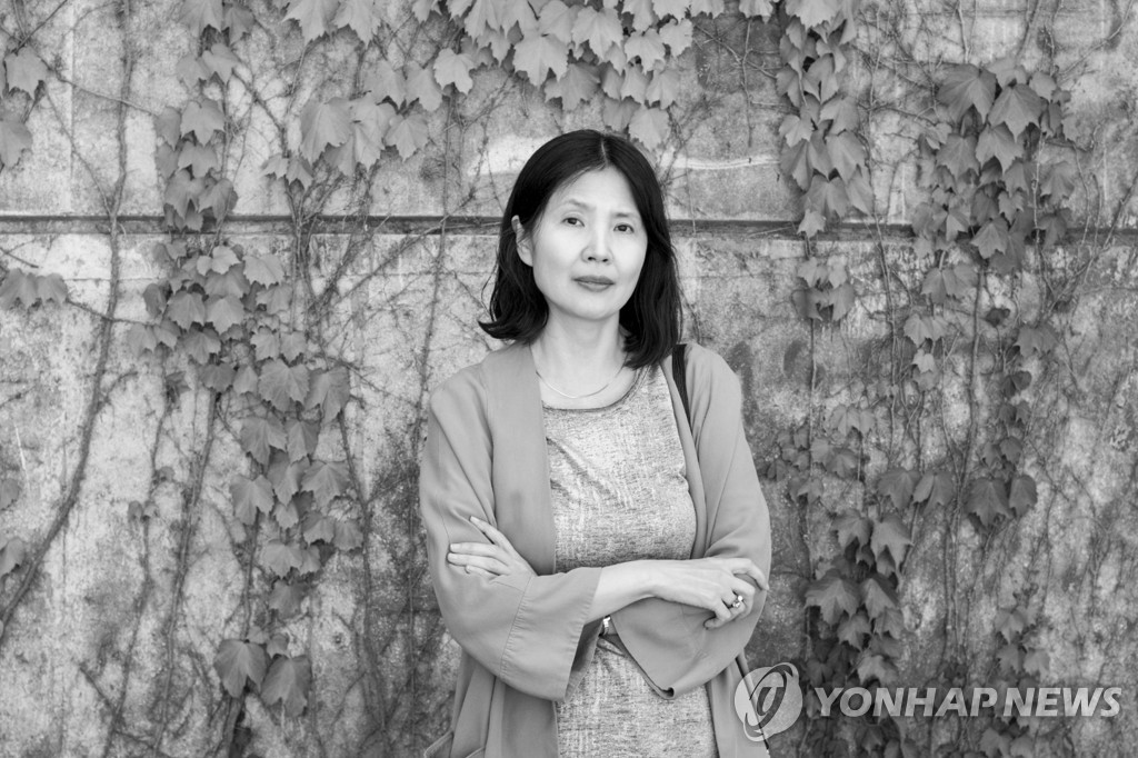 2019년 '이미출판사'를 등록한 뒤 최영미