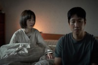 [박스오피스] '잠', '가문의 영광 6' 도전 막아내고 1위 수성