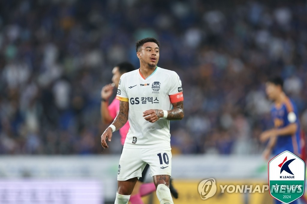 Esta foto de archivo del 17 de agosto de 2024 proporcionada por la Liga Profesional de Fútbol de Corea muestra al mediocampista del FC Seúl Jesse Lingard. (FOTO NO A LA VENTA) (Yonhap)