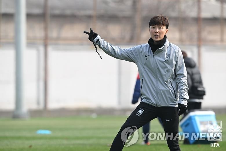 박윤정 U-20 여자 축구대표팀 감독