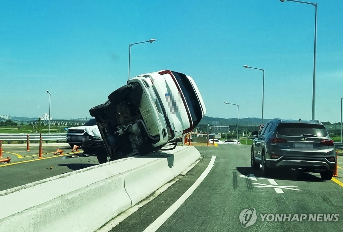 아산서 고속도로 진입하려던 차량 충돌…1명 부상
