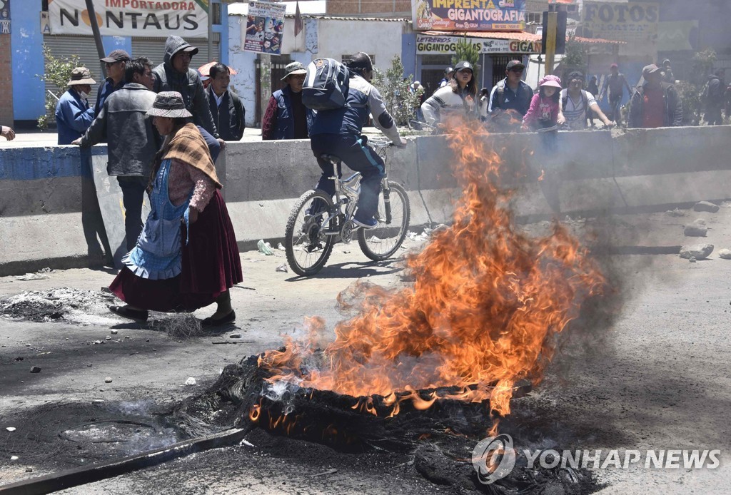 모랄레스 지지자들의 도로 봉쇄 시위