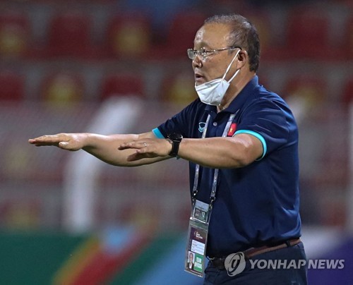 박항서 감독, 베트남과 1년 더…2023년 1월까지 계약 연장 합의