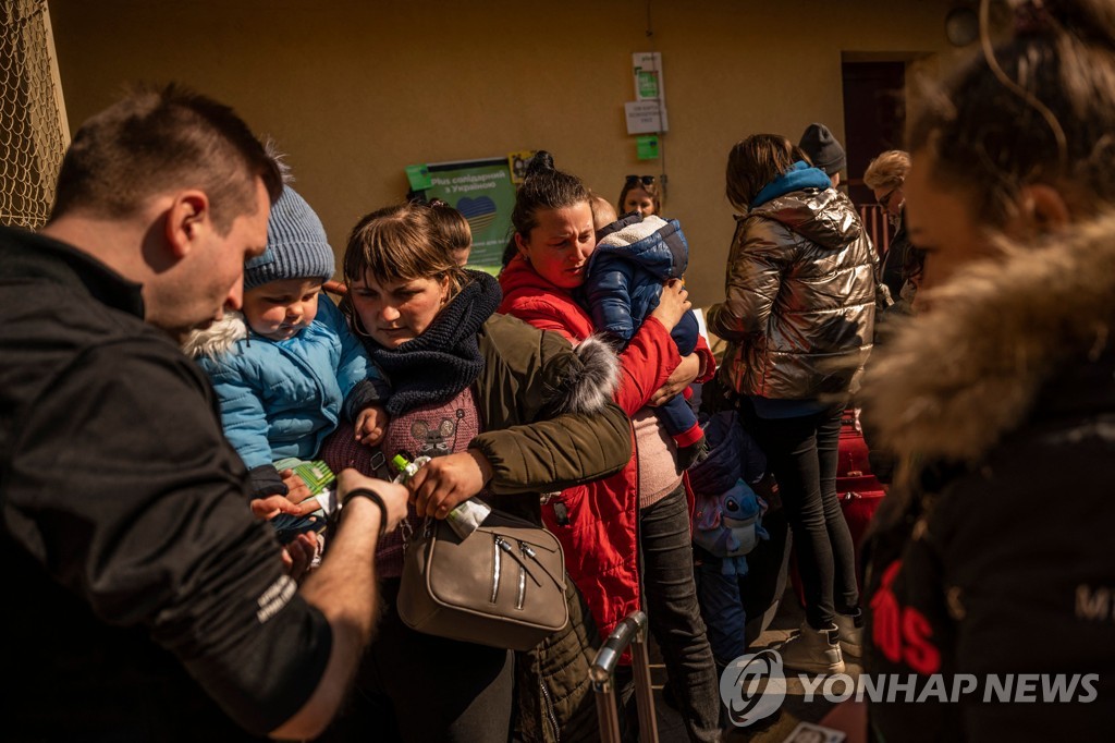 폴란드에 도착한 우크라이나 난민