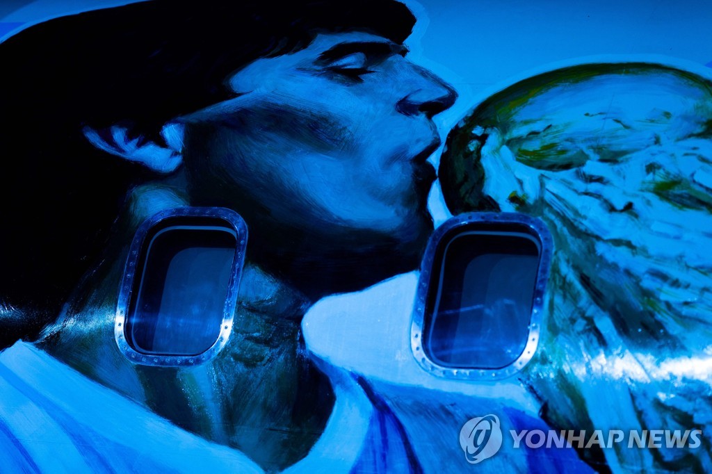 마라도나 헌정 비행기 외부
