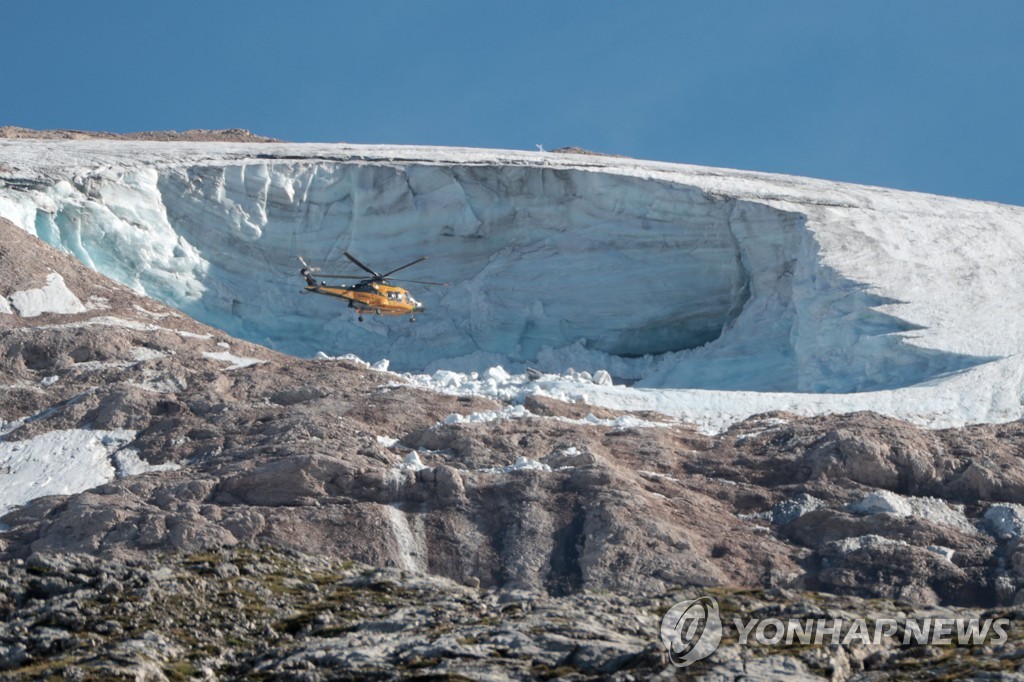 폭염에 무너진 이탈리아 돌로미티 빙하…"등반객 덮쳐 6명 사망" 