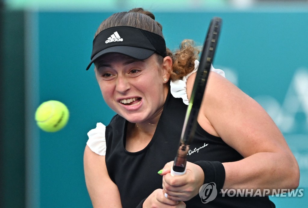 In this AFP photo, Jelena Ostapenko of Latvia returns a shot to Anastasia Gasanova of Russia during their women's singles round of 16 match at the WTA Hana Bank Korea Open at Olympic Park Tennis Center in Seoul on Sept. 22, 2022. (Yonhap)