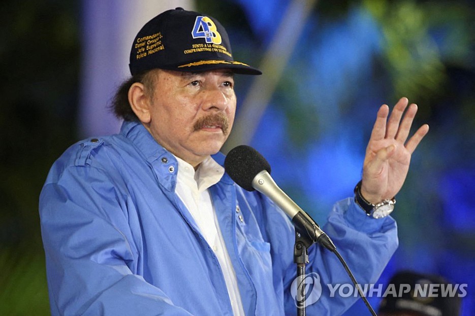 니카라과 경찰 창설 43주년 행사에서 연설하는 다니엘 오르테가 대통령 