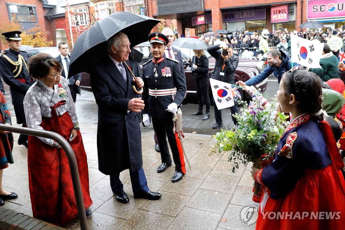 뉴몰든 방문한 영국 찰스 3세 국왕