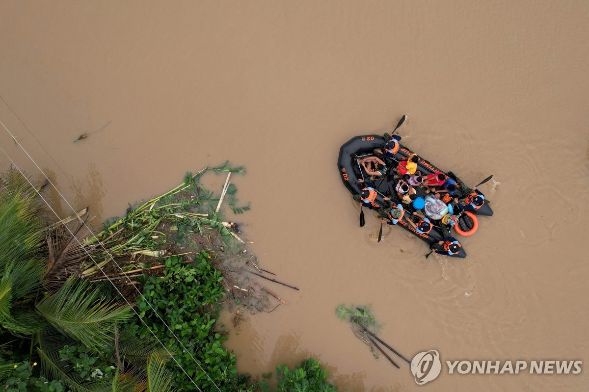 필리핀, 열대성 폭풍 '트라미'로 곳곳 홍수…"14여명 사망"