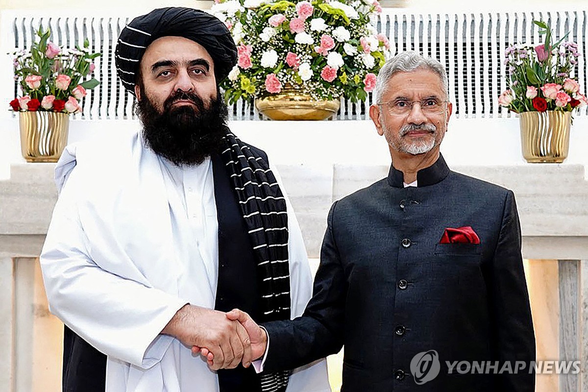 무타키 탈레반 정부 외무장관(왼쪽)과 자이샨카르 인도 외무장관
