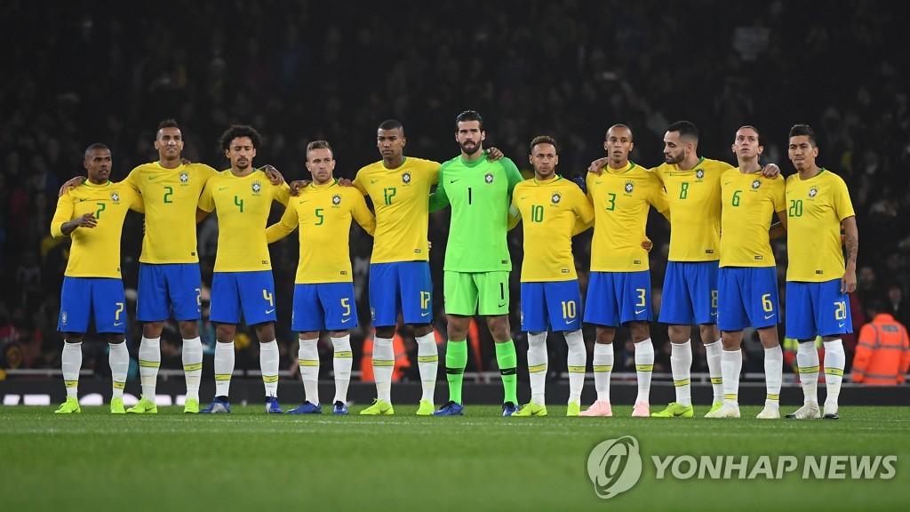 노란색 유니폼을 입은 브라질 축구 대표팀