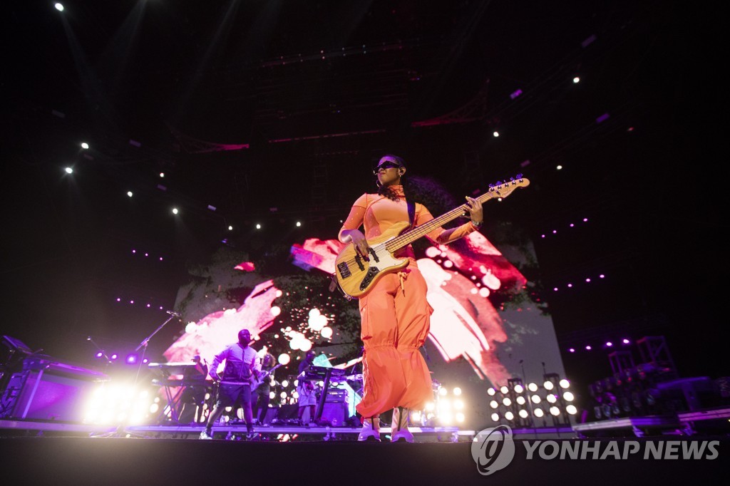 지난 2019년 미국 코첼라 페스티벌서 공연하는 '허(H.E.R.)'