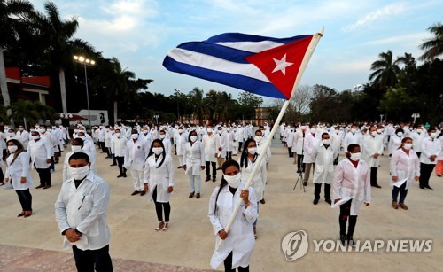 멕시코서 '쿠바 의사 500명 고용' 계획 놓고 논란 이어져