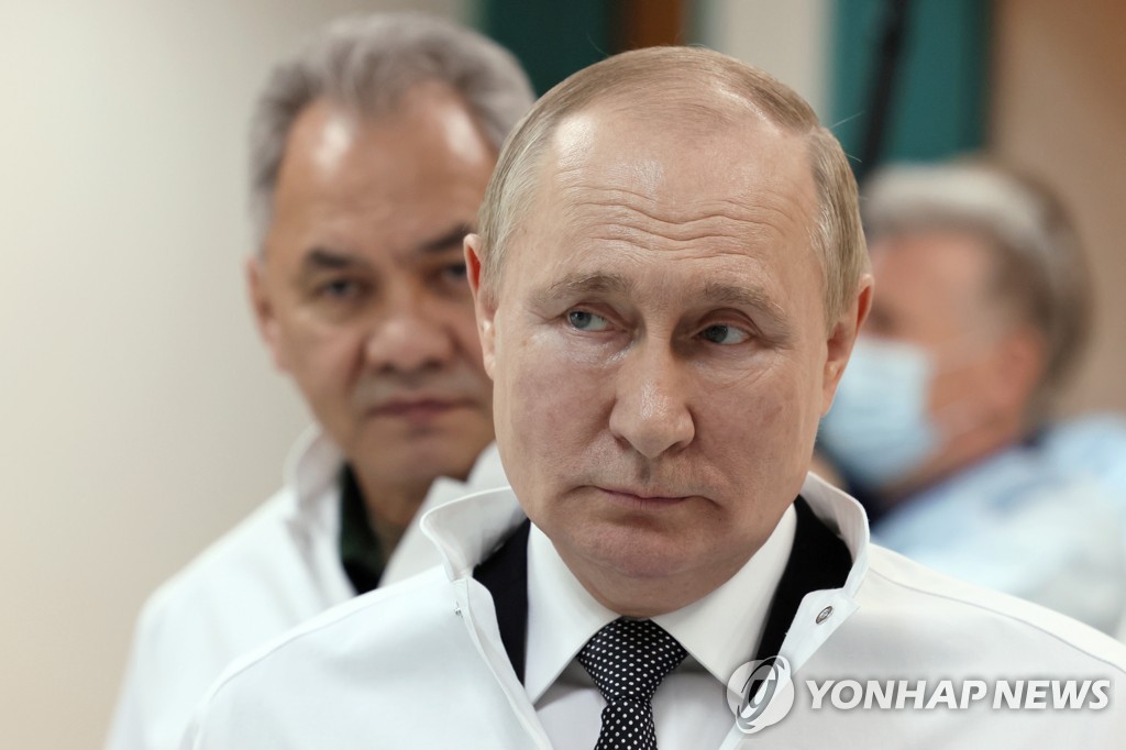 군병원 찾아 부상자 격려하는 푸틴 대통령
