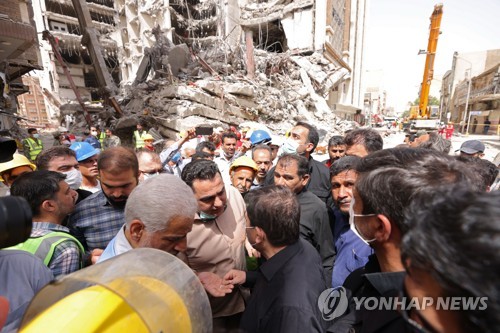 이란 후제스탄주 건물 붕괴 현장