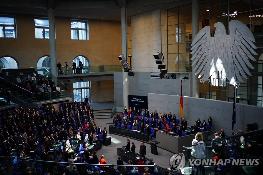 터키·시리아 지진피해자 위해 묵념하는 독일 연방의회