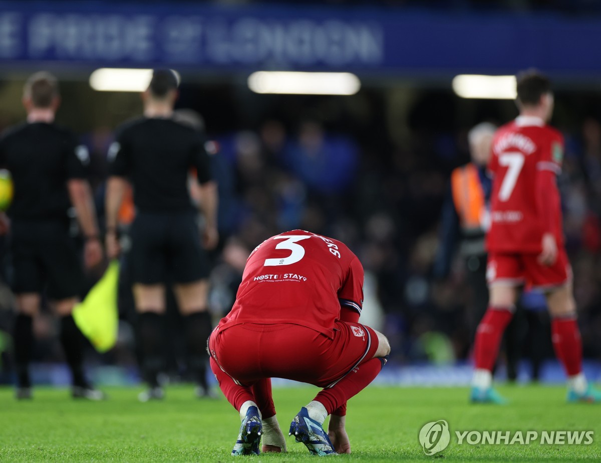 카라바오컵 준결승 탈락을 아쉬워하는 미들즈브러 선수들