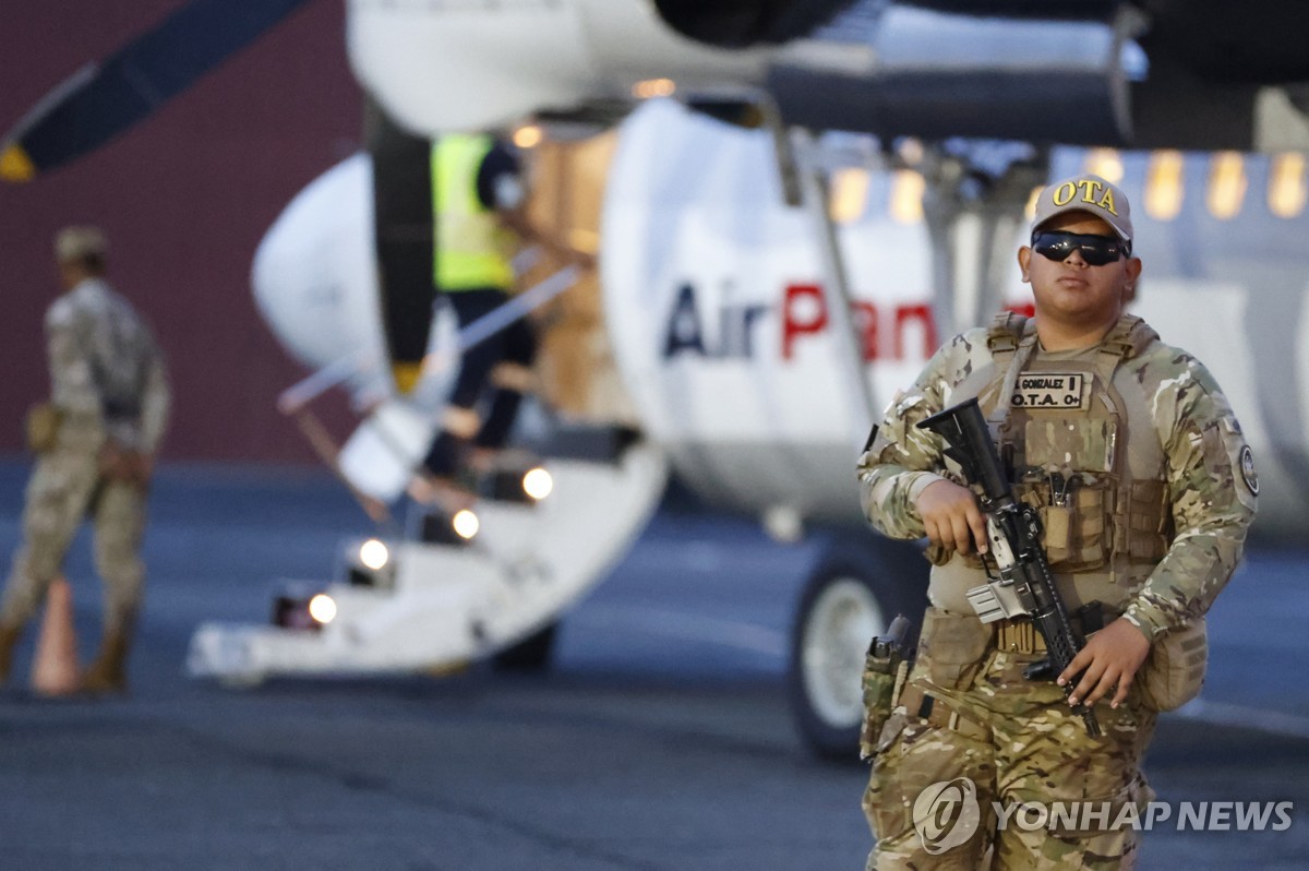 '미국 지원' 파나마 불법 이민자 송환 비행 시작