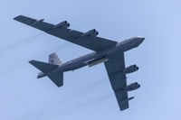 美여객기와 전략폭격기 B-52, 공중에서 '아찔한' 충돌 극적 모면