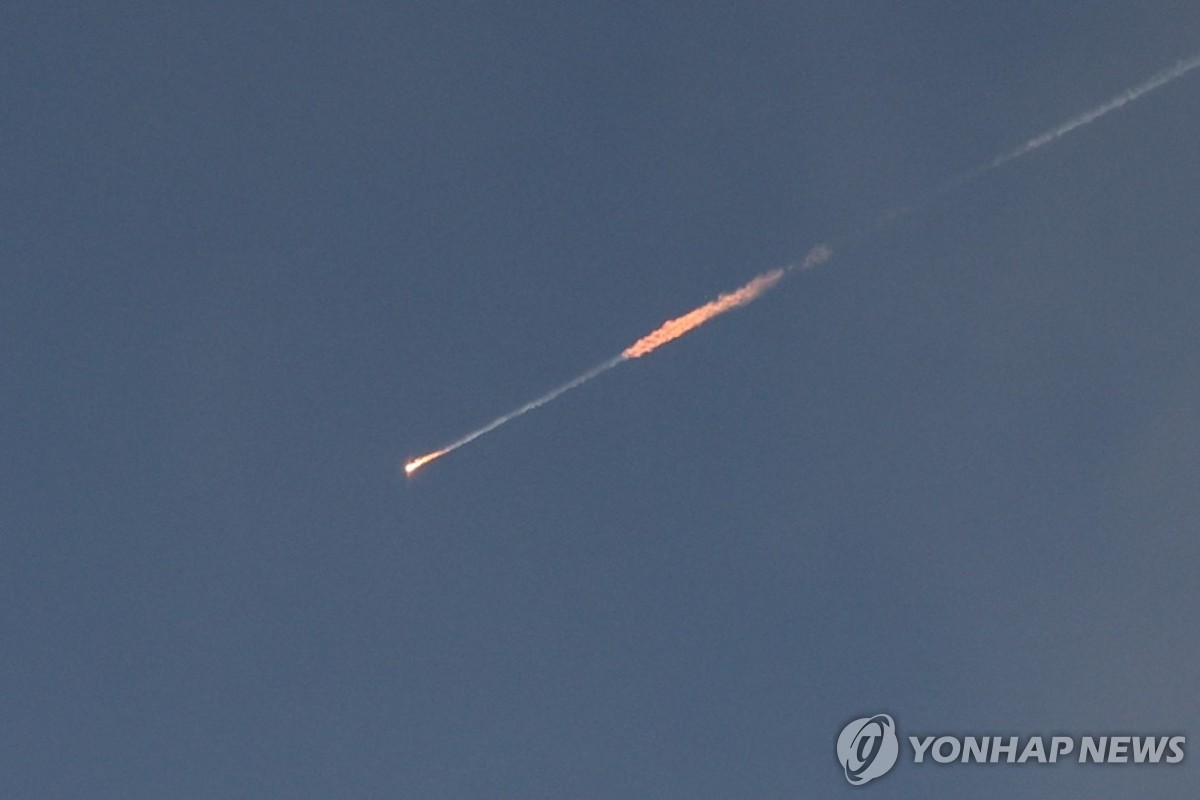 지난 6월 24일 이스라엘 예루살렘 상공에서 포착된 이란 탄도미사일.[EPA=연합뉴스]