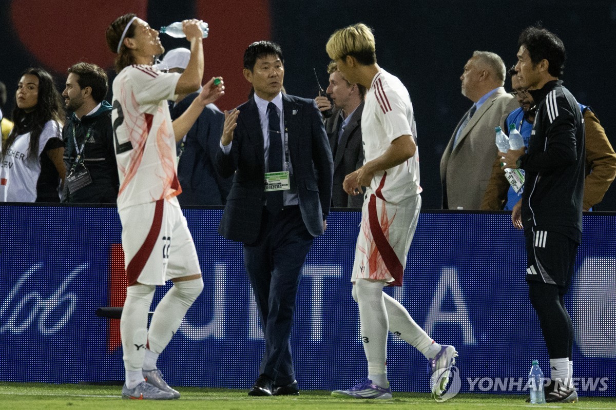 모리야스 하지메 감독과 일본 선수들