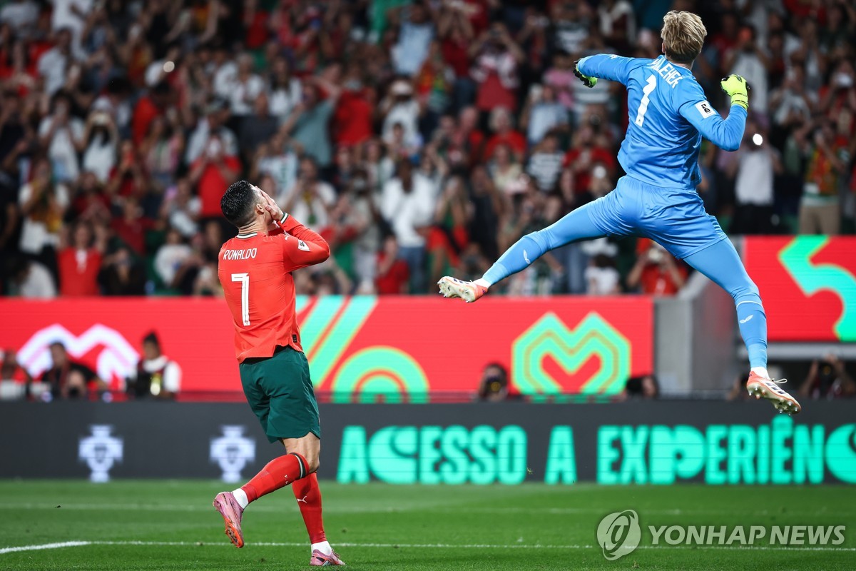 지난 10월 아일랜드전에서 페널티킥을 실축하고 아쉬워하는 크리스티아누 호날두