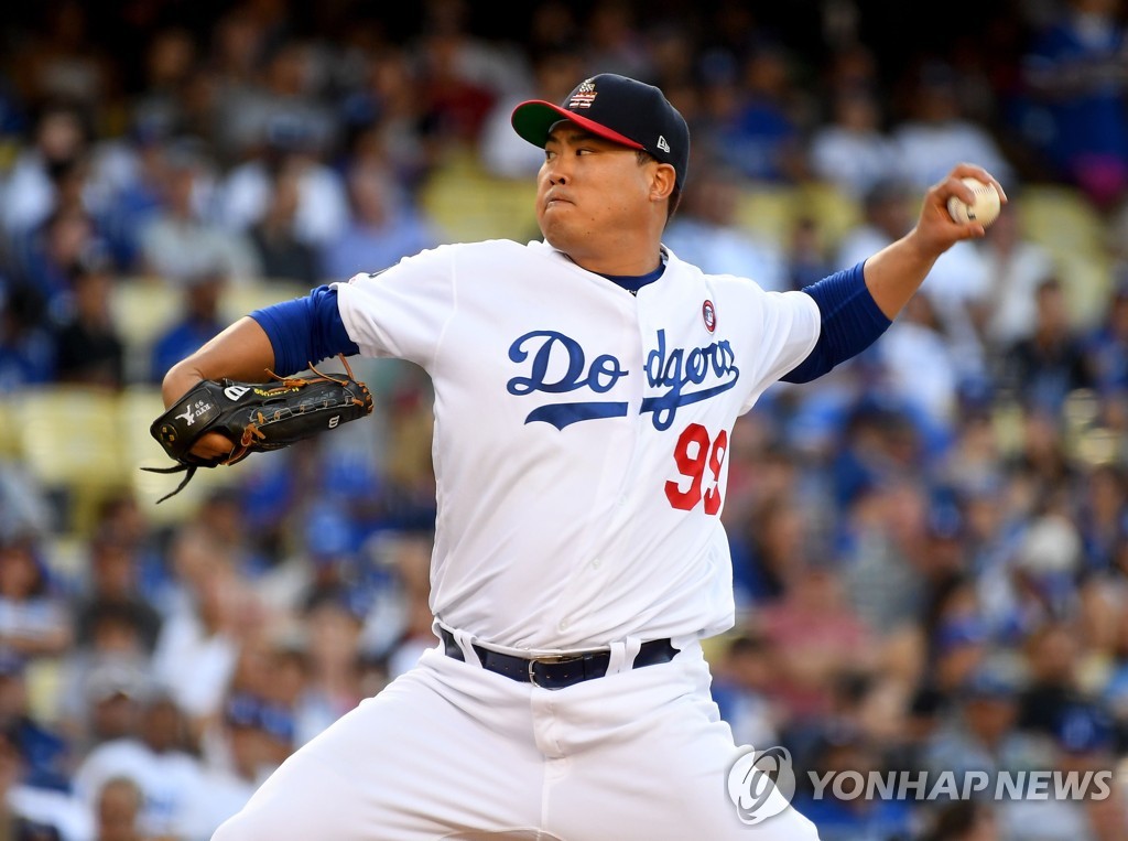 Soompi on X: Baseball Stars Ryu Hyun Jin and Kang Jung Ho to