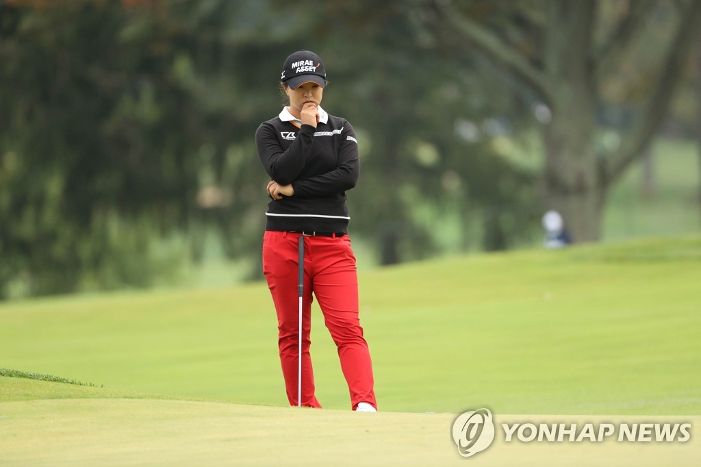 In this Getty Images photo, Kim Sei-young of South Korea studies the sixth green during the final round of the KPMG Women's PGA Championship at Aronimink Golf Club in Newtown Square, Pennsylvania, on Oct. 11, 2020. (Yonhap)