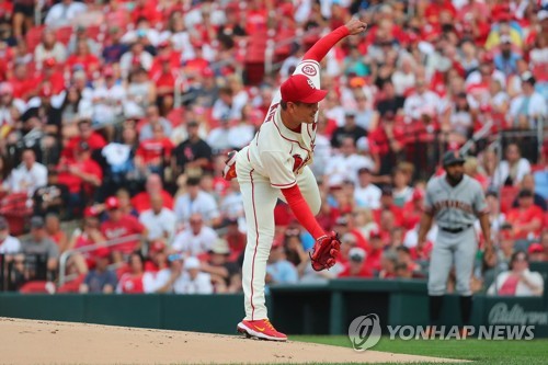 Tyler O'Neill flexes, and the Cardinals walk it off against the