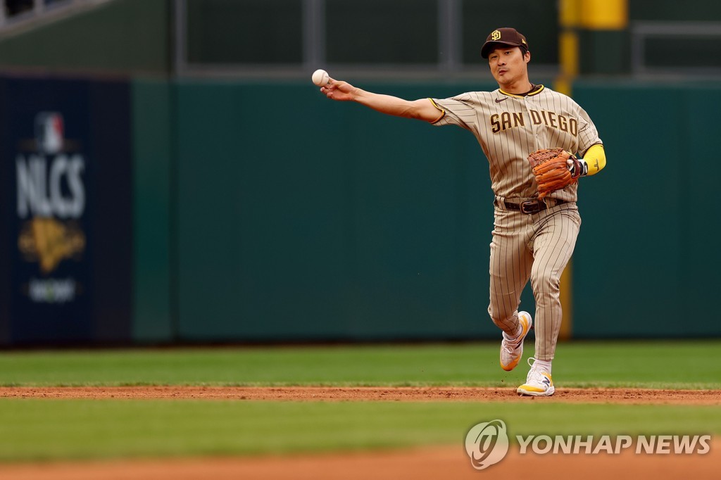 In this Getty Images file photo from Oct. 23, 2022, San Diego Padres shortstop Kim Ha-seong makes a throw to first base against the Philadelphia Phillies during the bottom of the third inning of Game 5 of the National League Championship Series at Citizens Bank Park in Philadelphia. (Yonhap)