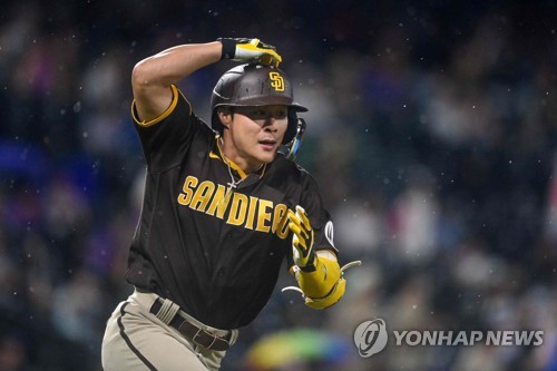 Kim Ha-seong ends homer drought, helps Padres snap losing streak