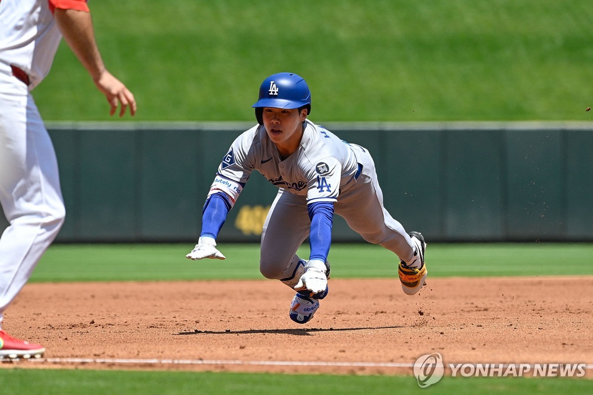 Kim Hye-seong of the Los Angeles Dodgers slides into third base after hitting a triple against the St. Louis Cardinals during a Major League Baseball regular-season game at Busch Stadium in St. Louis on June 8, 2025, in this Getty Images photo. (Yonhap)