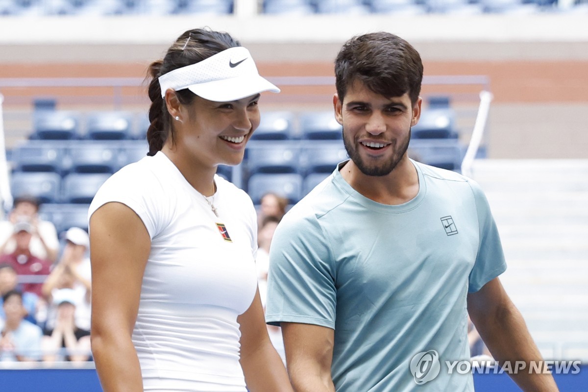 US오픈 혼합 복식에 출전한 에마 라두카누(왼쪽)와 카를로스 알카라스