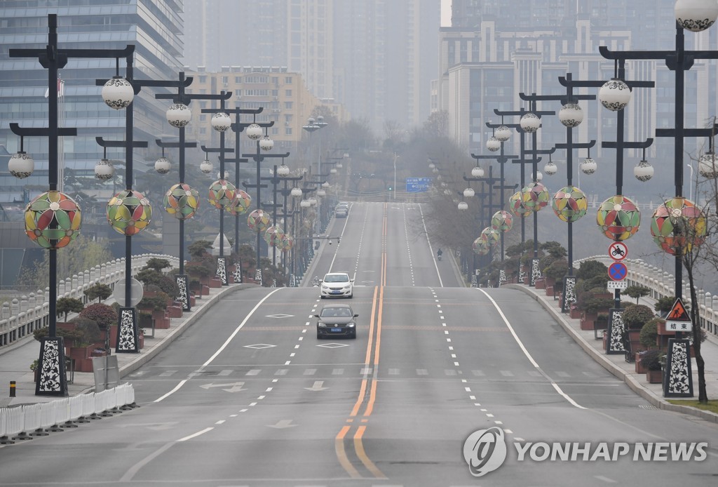 2021년 12월 23일 신종 코로나바이러스 감염증(코로나19) 집단감염 사태로 봉쇄령이 내려진 중국 산시성 시안의 도로가 휑한 모습을 보이고 있다. [신화 연합뉴스자료사진, 재판매 및 DB 금지]