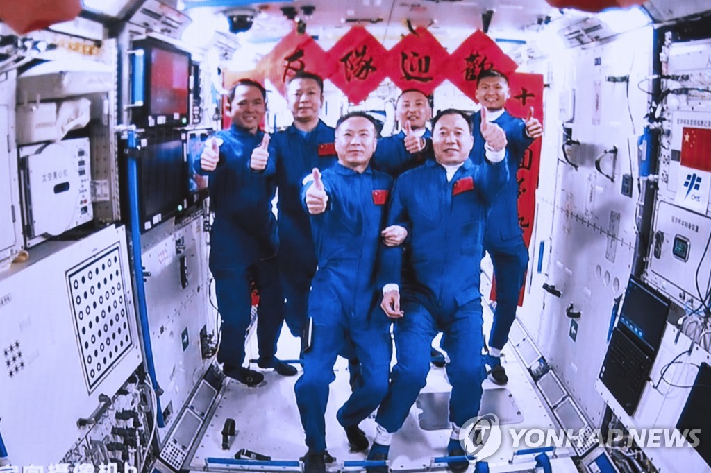 '中 선저우 16호 발사 성공'…민간 비행사 3명, 우주정거장 안착