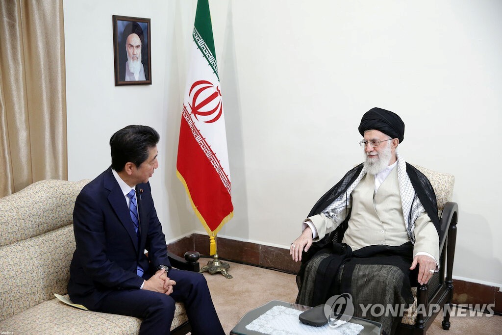 이란 최고지도자 만나는 아베 총리