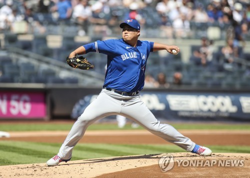 Blue Jays' Ryu Hyun-jin inspired by thriving teammate to shake