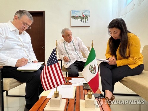 멕시코 대통령, 바이든에 "미주정상회의에 모든 정상 초청해야"