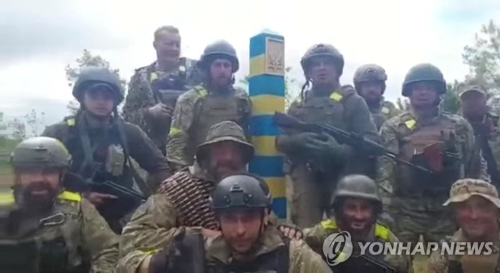 하르키우에서 러시아군 맞서는 우크라군