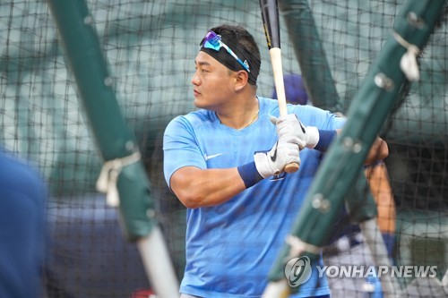 볼티모어와의 경기 전 타격 연습하는 최지만 