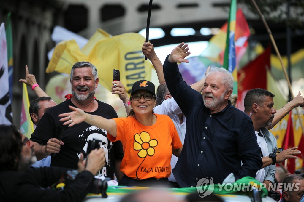  선거 유세 중인 룰라 전 대통령과 아내 호잔젤라 여사