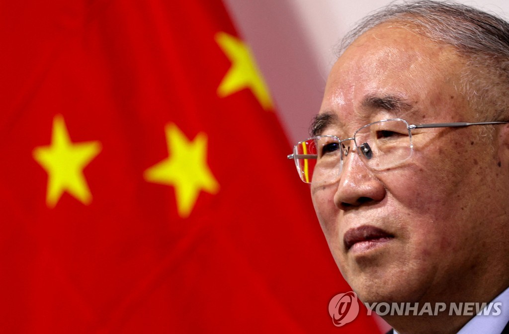 제27차 유엔 기후변화협약 당사국 총회에서 기자회견하는 셰전화중국 기후변화사무 특사.