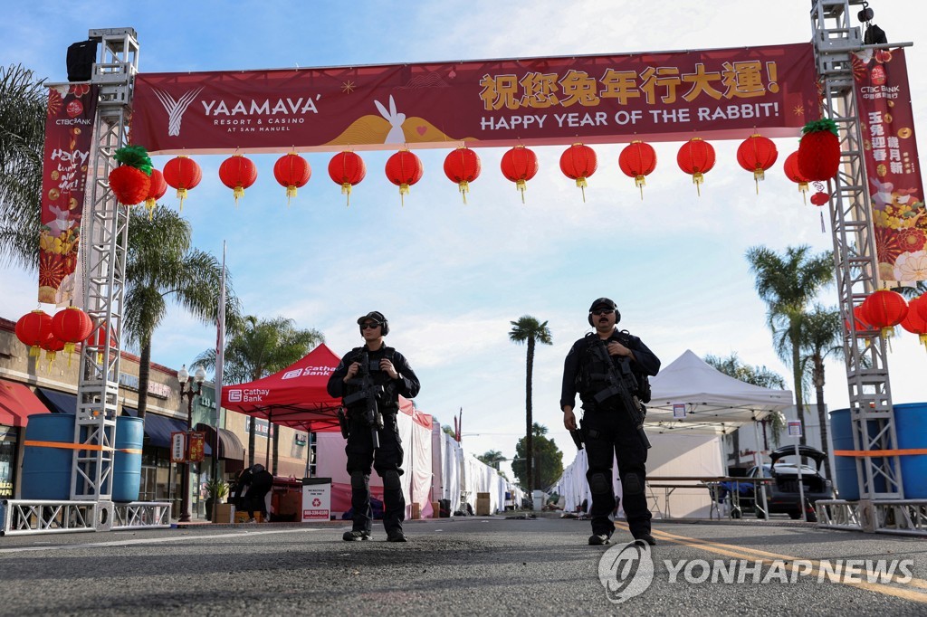 Police officers guard the area near the location of a shooting that took place during a Chinese Lunar New Year celebration in Monterey Park, California, the United States, on Jan. 22, 2023, in this Reuters photo. (Yonhap)