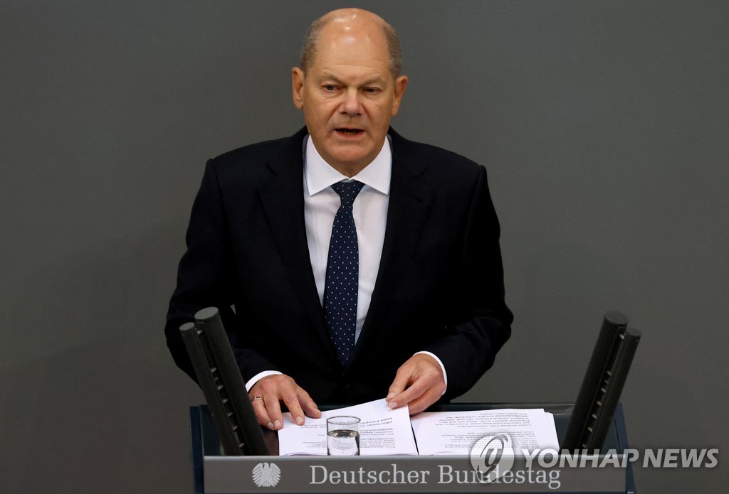 국정보고 하는 올라프 숄츠 독일 총리