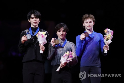 In this Reuters photo, Cha Jun-hwan of South Korea (L) poses with the silver medal won in the men's singles at the International Skating Union World Figure Skating Championships at Saitama Super Arena in Saitama, Japan, on March 25, 2023, alongside Shoma Uno of Japan (C), the gold medalist, and Ilia Malinin of the United States, the bronze medalist. (Yonhap)