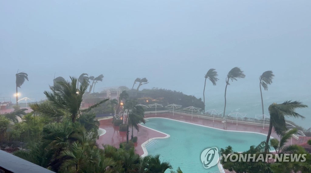 '태풍 피해' 괌 호텔