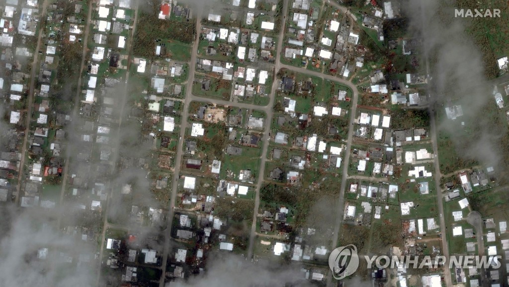 태풍에 무너진 주택들