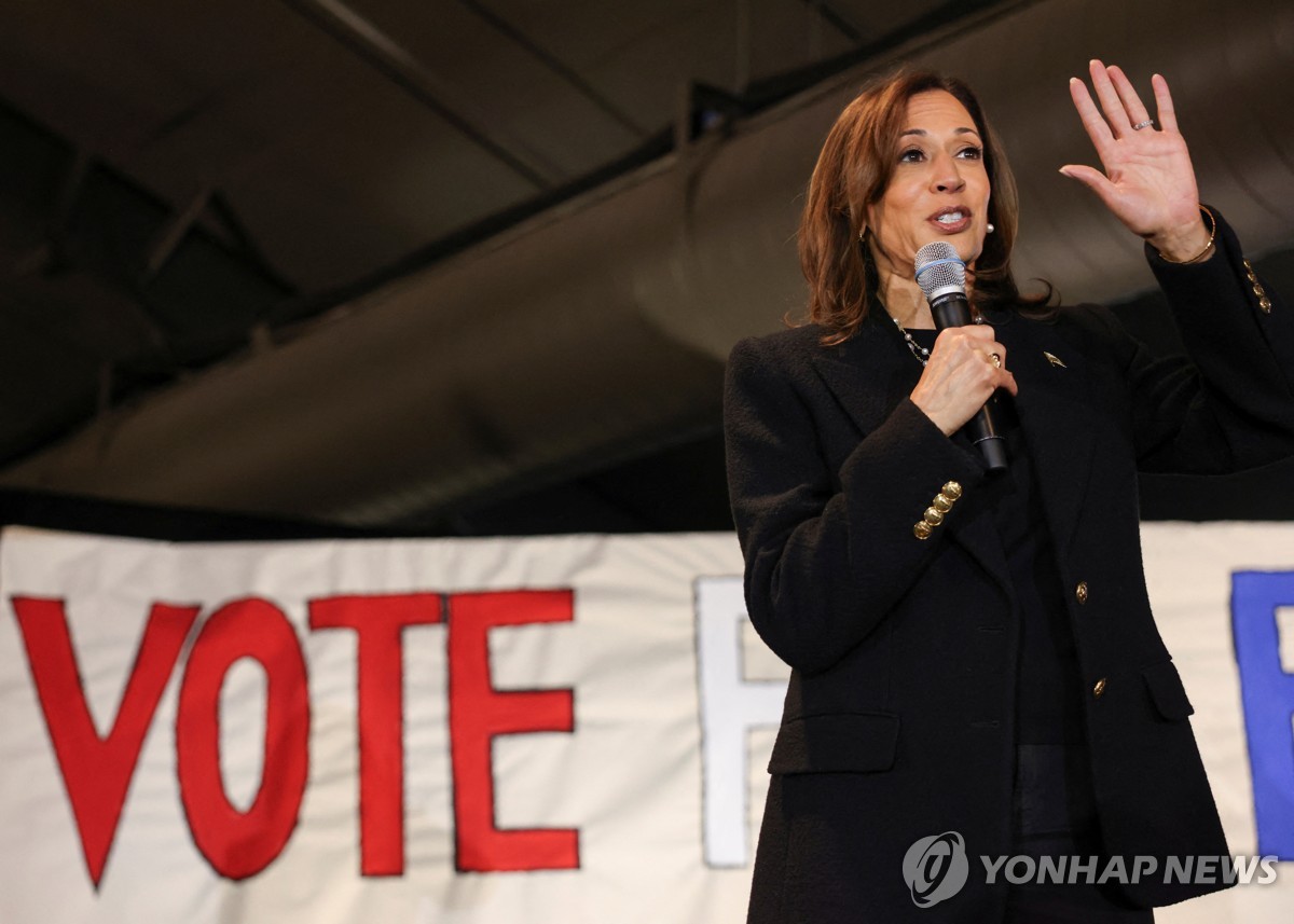 U.S. Vice President Kamala Harris speaks during a campaign event in Scranton, Pennsylvania, on Nov. 4, 2024, in this photo released by Reuters. (Yonhap)